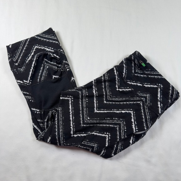 Athleta Pants - Athleta Women's Medium Capri Athletic Leggings‎ Black White Striped Pants